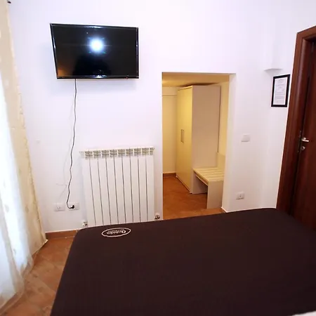 Orchidea & Nocleg ze śniadaniem 3*